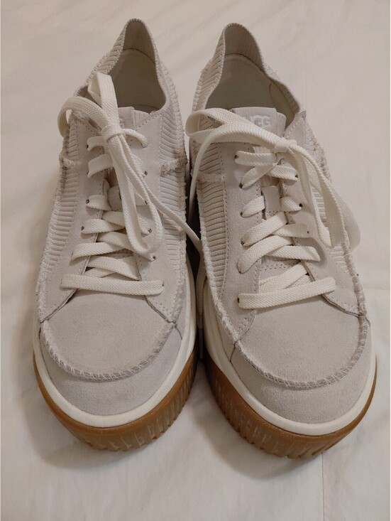 UGG Shoes - UGG size 8 8.5 Platform Sneakers  Off White (Run Big Fits 8.5 Exactly) EUC